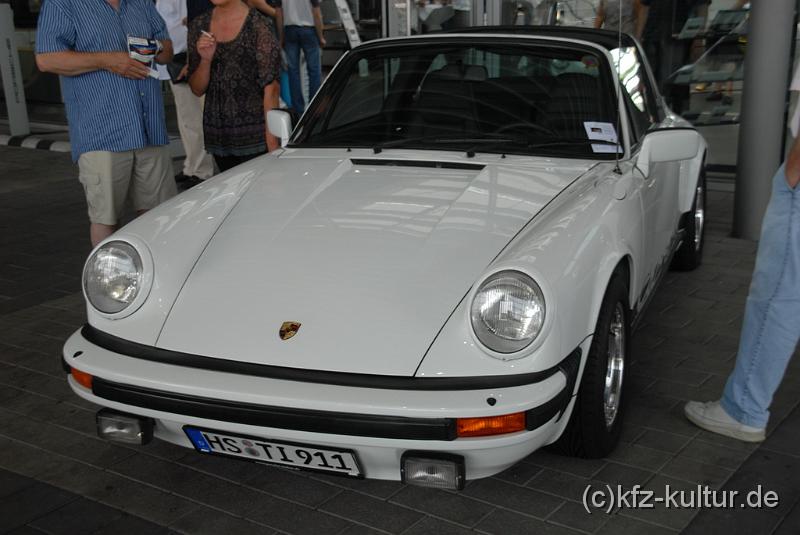 Porsche Zentrum Aachen 8933.JPG